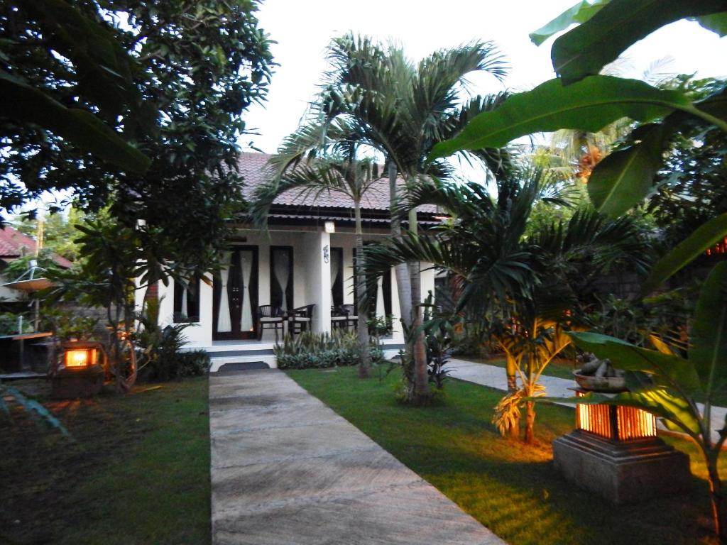 Zahrada ubytování Giri Sari Guest House Pemuteran Bali