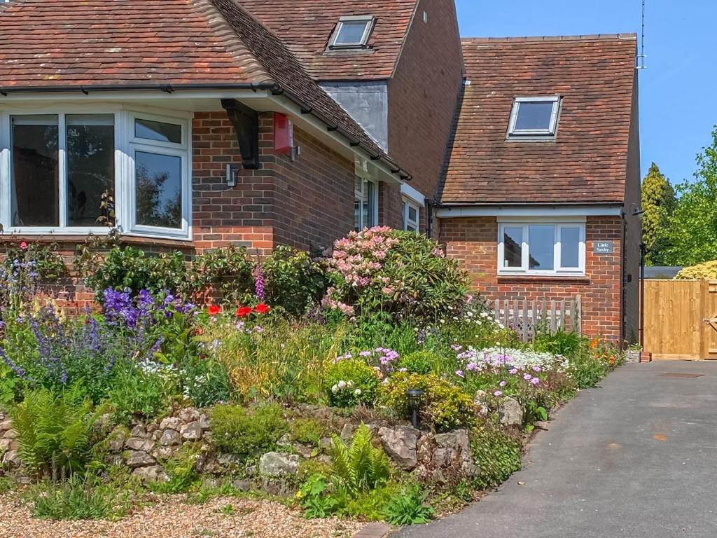Little Saxby Cottage, Crowborough Updated 2023 Prices