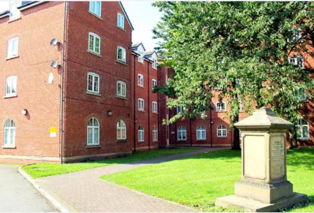 2 bed flat Eccles/Old Trafford, Manchester (updated prices 2024)