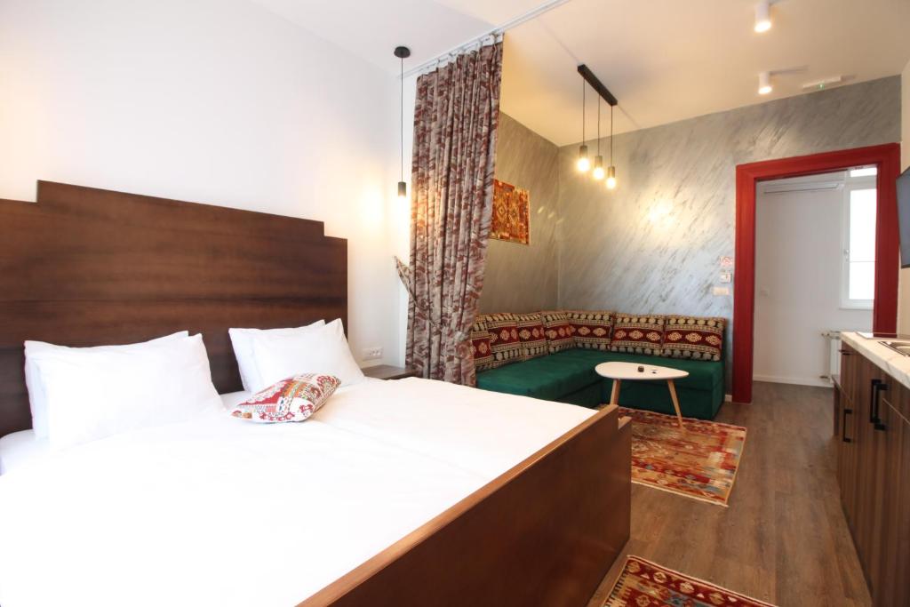 Sarajevo History Apartments - Authentic Heritage Stay - Deluxe King Studio