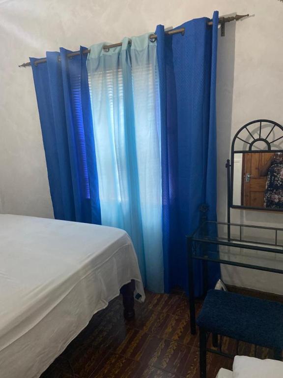 Postel nebo postele na pokoji v ubytování Nat’s place