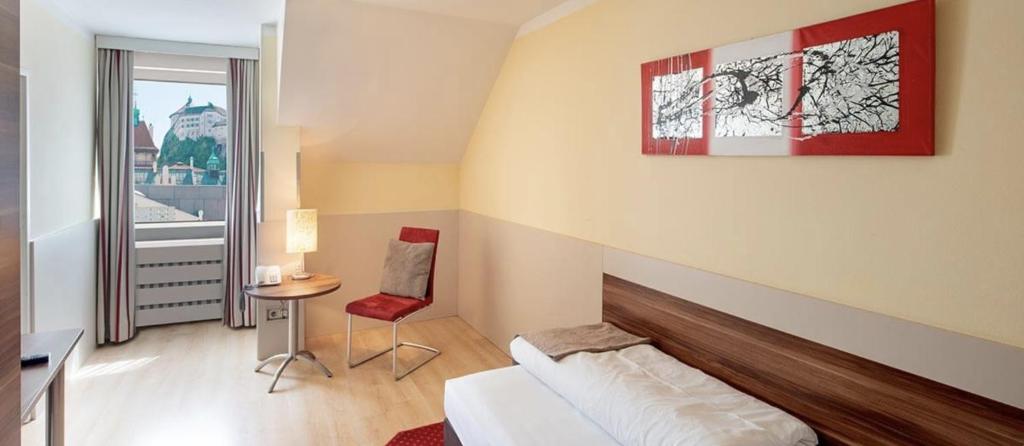 Posteľ alebo postele v izbe v ubytovaní Hotel Kufsteinerhof