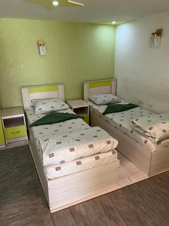 Postel nebo postele na pokoji v ubytování Anisa- Hostel