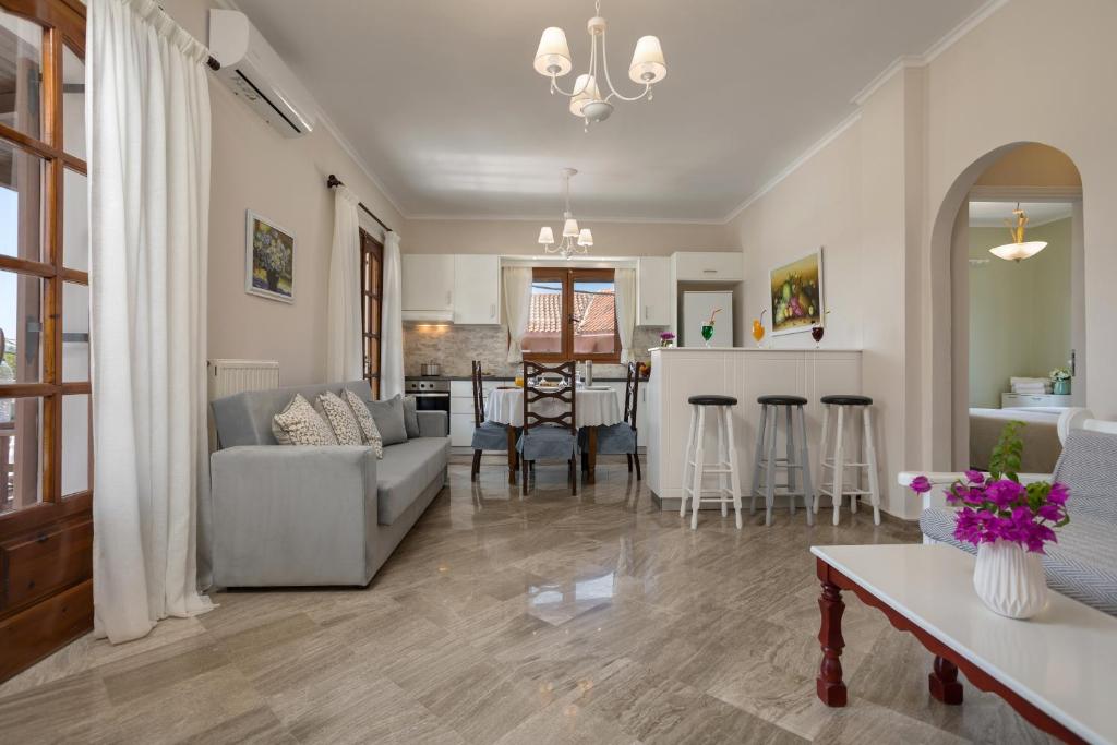 Gallery image of Elena Hara in Alikanas