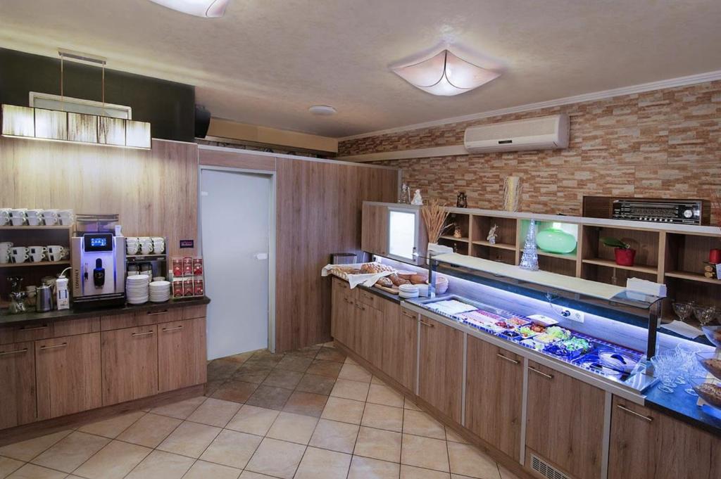 Kuchyňa alebo kuchynka v ubytovaní Hotel Kufsteinerhof