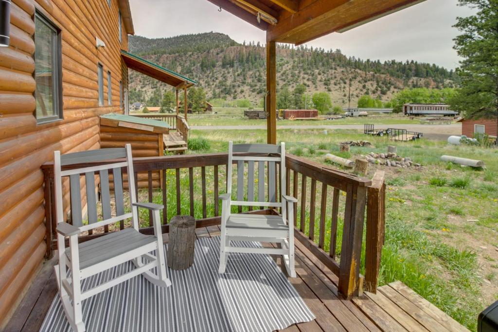 Modern South Fork Vacation Rental with Deck and Grill!, South Fork