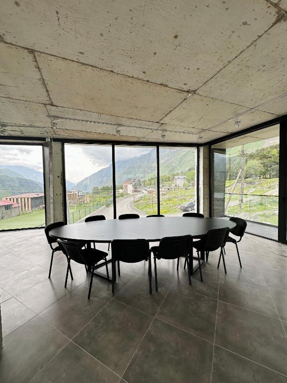 Nespecifikovaný výhled na hory nebo výhled na hory při pohledu z hotelu