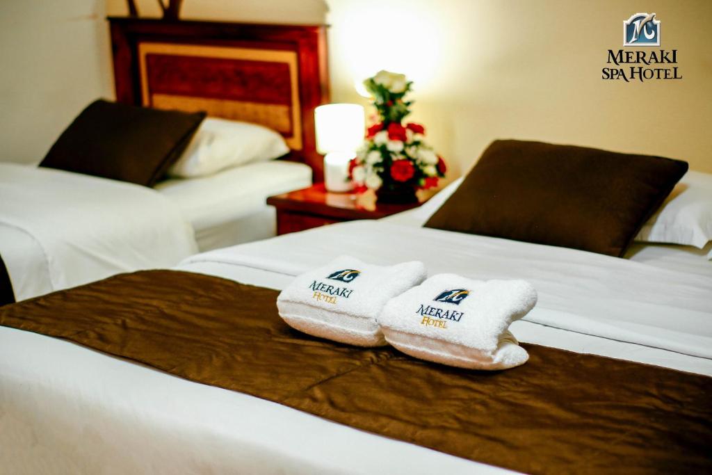 Postel nebo postele na pokoji v ubytování Meraki Hotel
