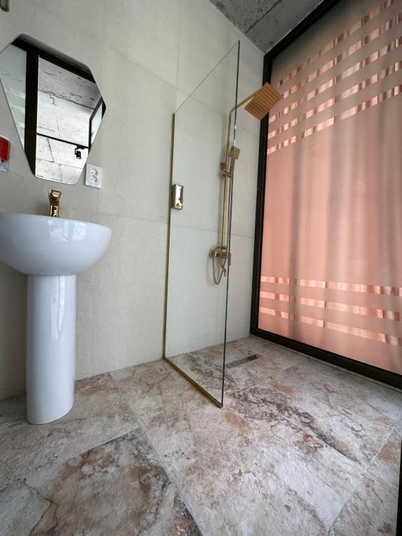 Koupelna v ubytování Hotel NOA Kazbegi