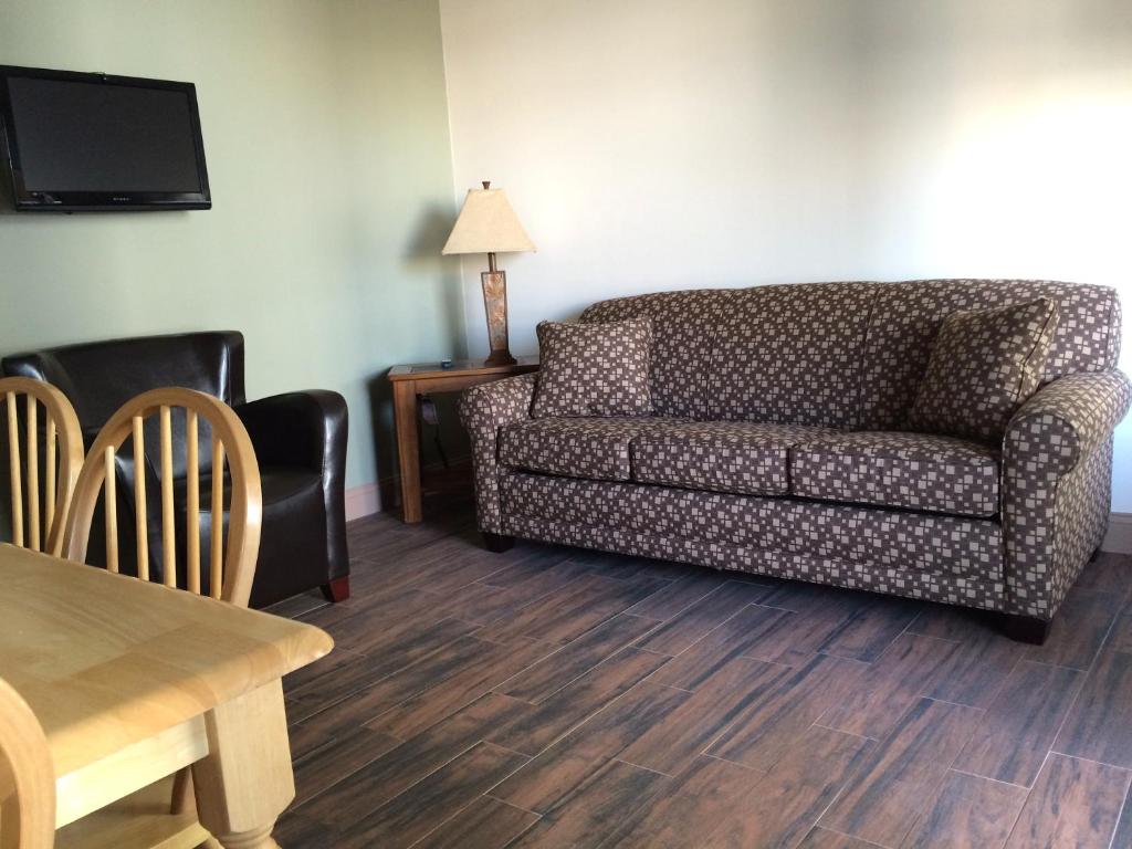 Ala Moana Motel & Suites photo