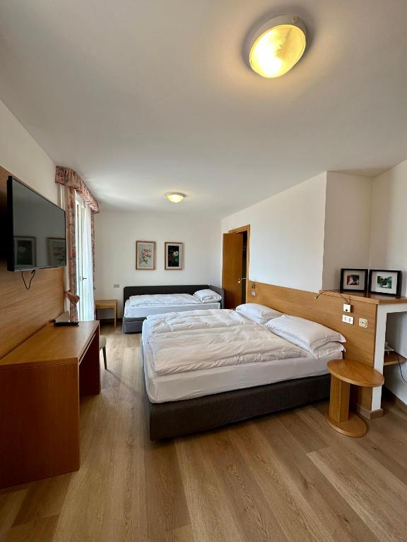 Postel nebo postele na pokoji v ubytování Hotel Miralago