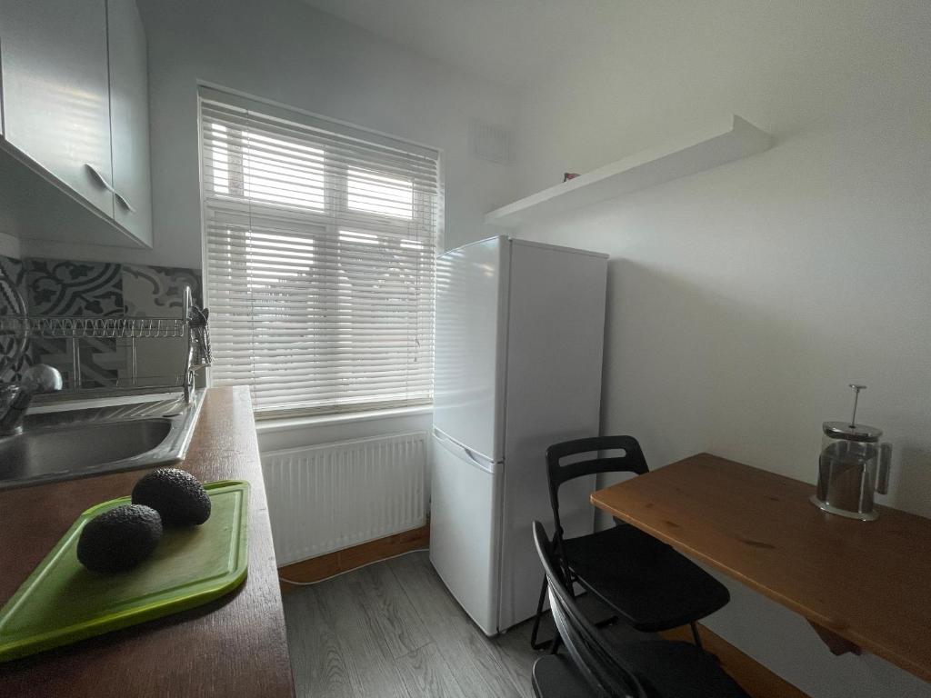 Entire house floor perfect for couples & freelancers - available for single too photo