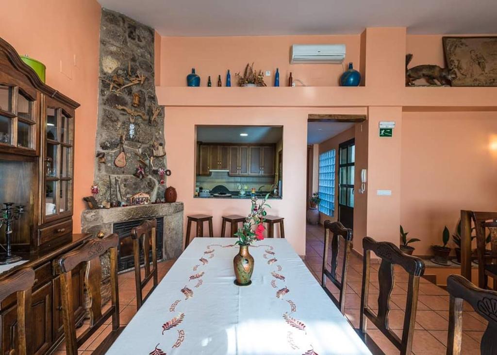 Nápoje v ubytovaní Apartamentos & Casa Rural Boada con Jardin Interior y Barbacoa