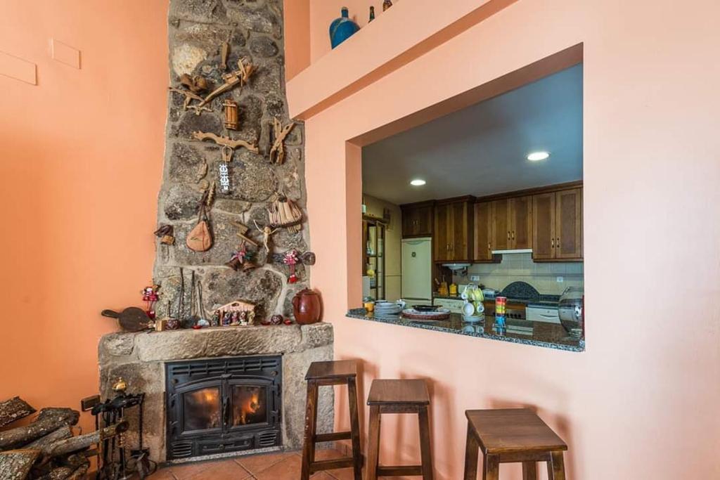Kuchyňa alebo kuchynka v ubytovaní Apartamentos & Casa Rural Boada con Jardin Interior y Barbacoa