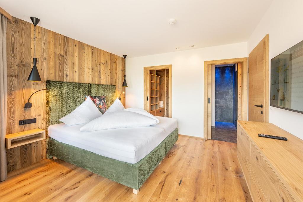Postel nebo postele na pokoji v ubytování Hotel AlpenSchlössl