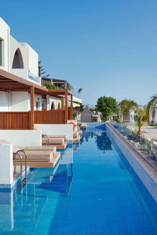 Bazén v ubytování Amnissos Residence nebo v jeho okolí