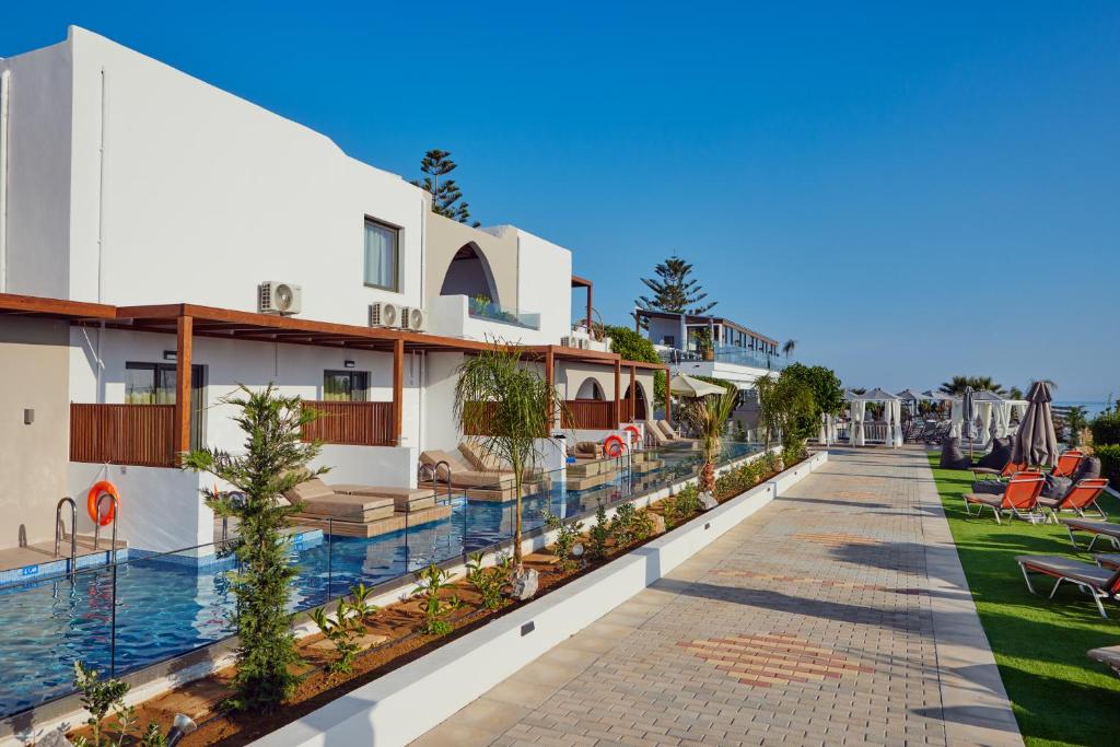 Bazén v ubytování Amnissos Residence nebo v jeho okolí