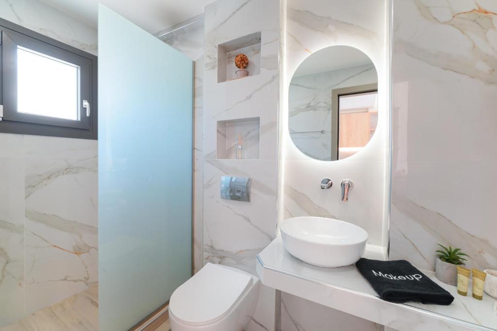 Koupelna v ubytování Yasemi Luxury Rooms