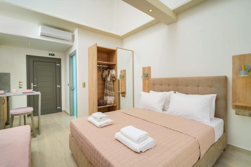 Postel nebo postele na pokoji v ubytování Yasemi Luxury Rooms