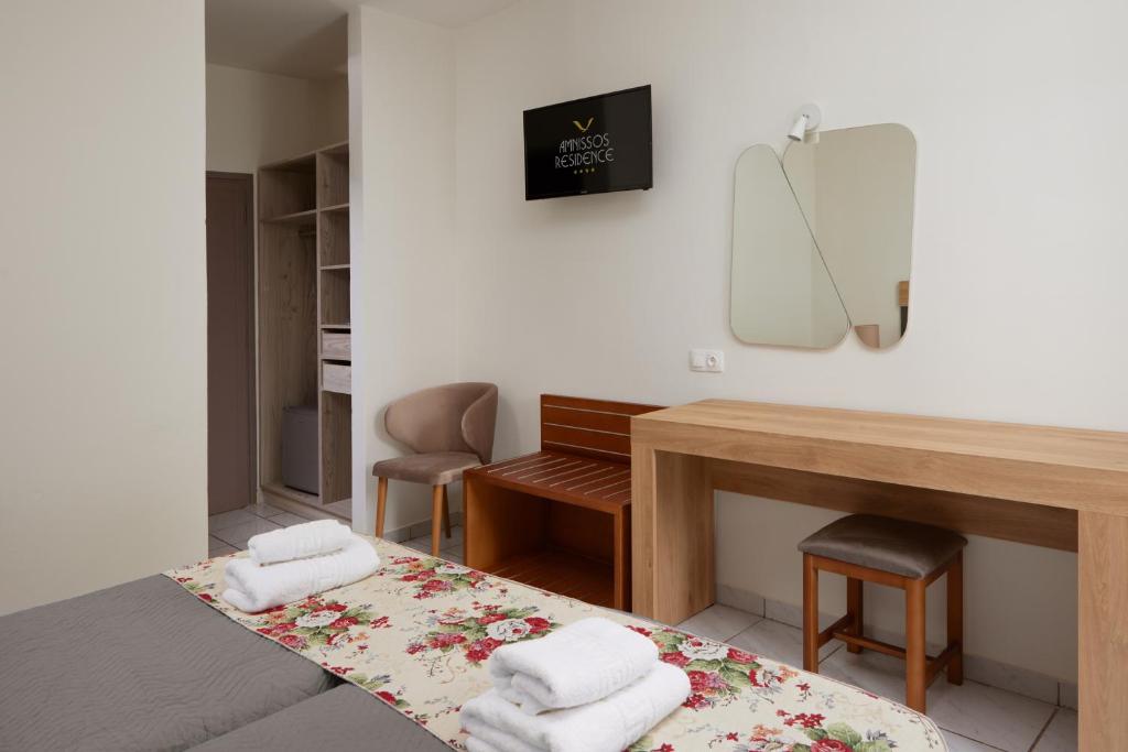 Postel nebo postele na pokoji v ubytování Amnissos Residence