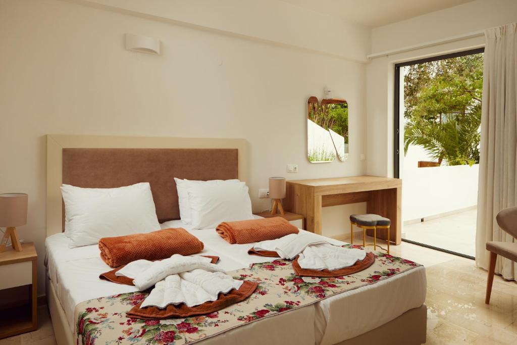 Postel nebo postele na pokoji v ubytování Amnissos Residence
