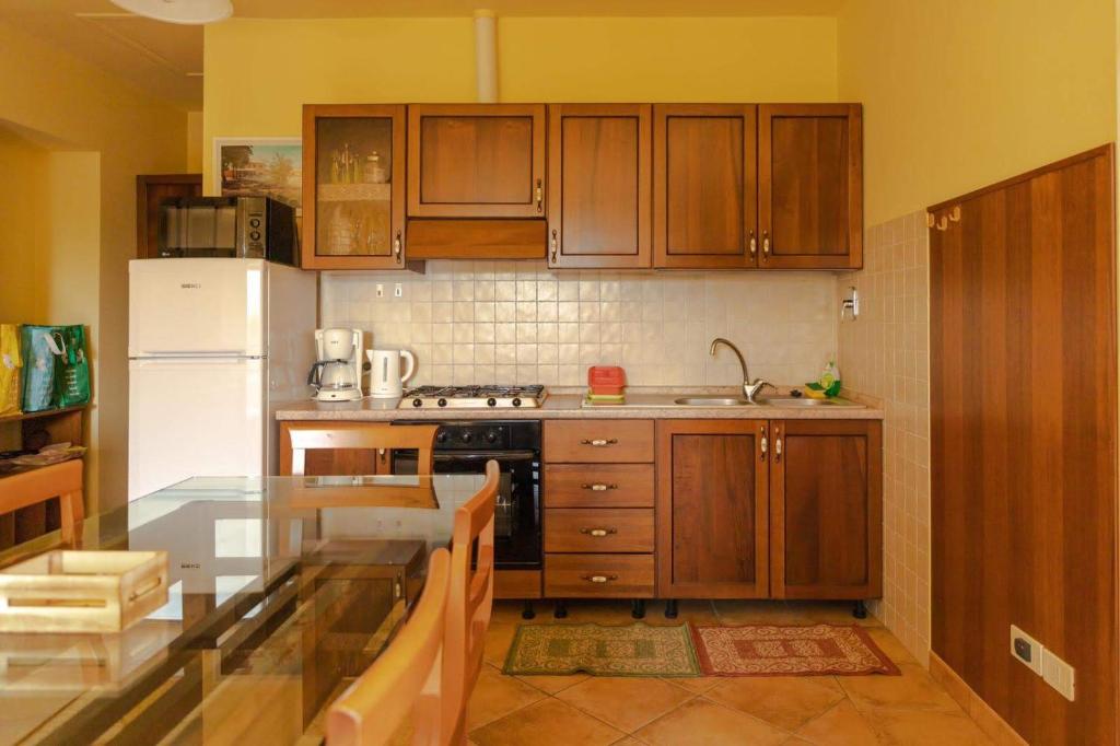 Kuchnia lub aneks kuchenny w obiekcie Villa Martina
