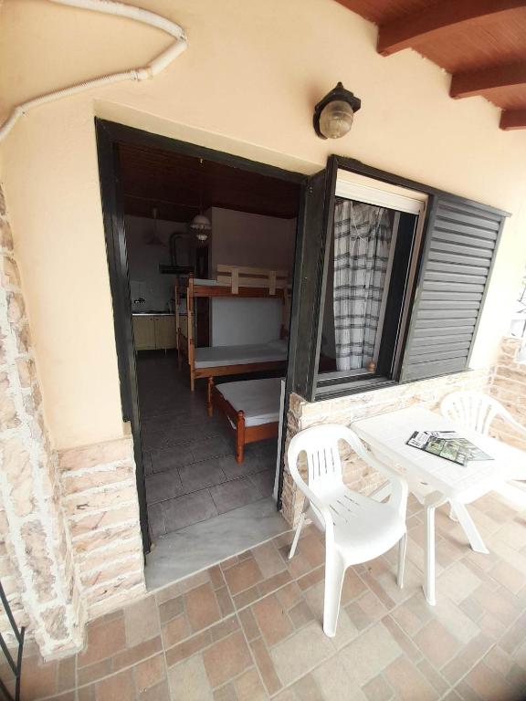 Fotografie z fotogalerie ubytování Christina Sunny Rooms v destinaci Loutsa