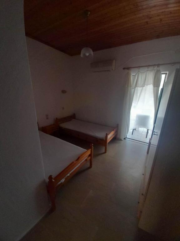 Fotografie z fotogalerie ubytování Christina Sunny Rooms v destinaci Loutsa