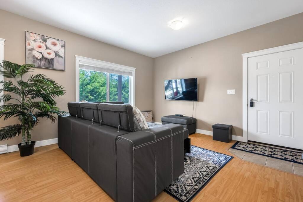 Cozy Retreat in Nanaimo Spacious 1BD Hideaway, Nanaimo (updated prices 2024)