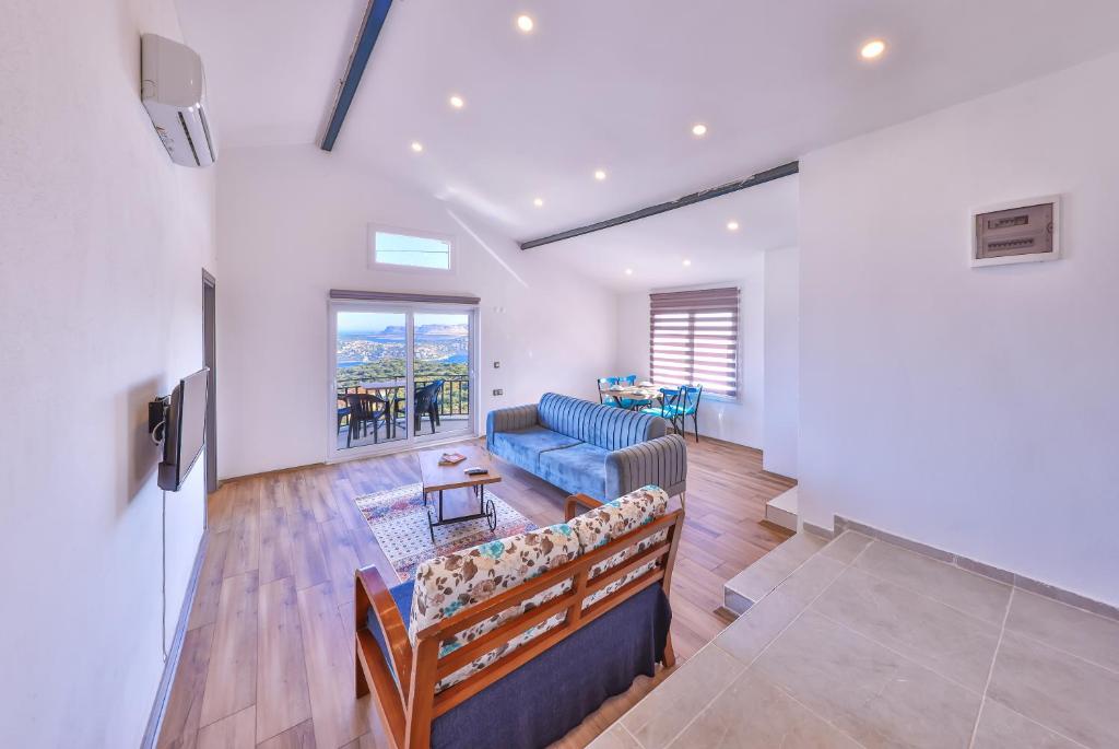 A seating area at 3 House Apart