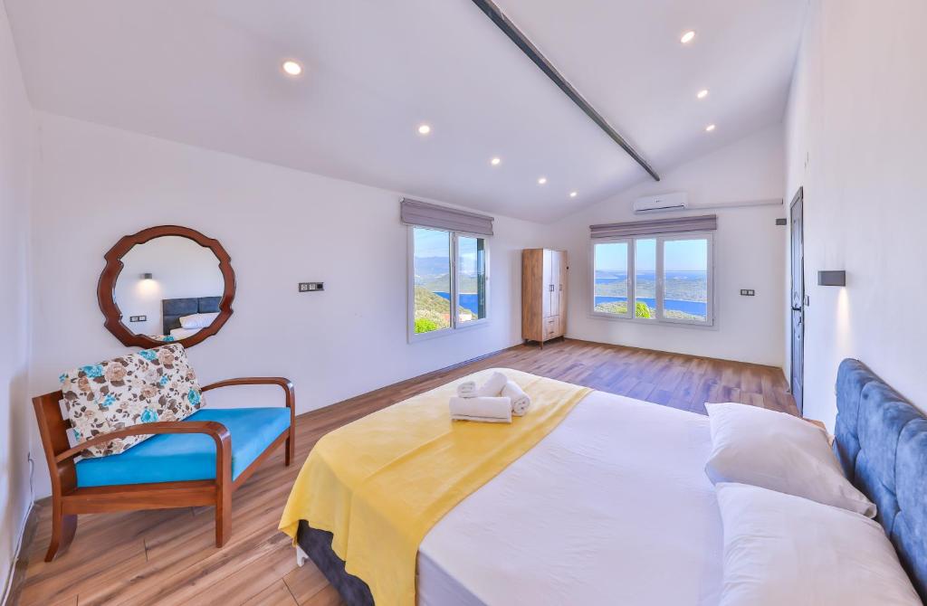 A bed or beds in a room at 3 House Apart
