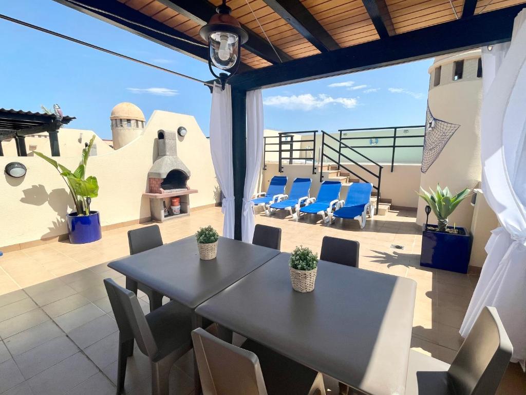 Balkón nebo terasa v ubytování Atico Duplex PARAISO VERA Playa PISCINA PRIVADA