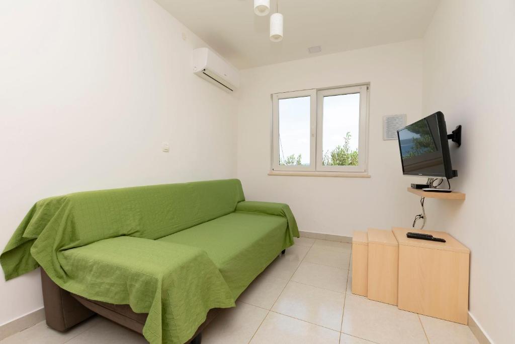 TV a/nebo společenská místnost v ubytování Apartments Djani