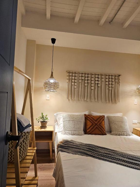 Postel nebo postele na pokoji v ubytování Poblado Luum Boutique hotel