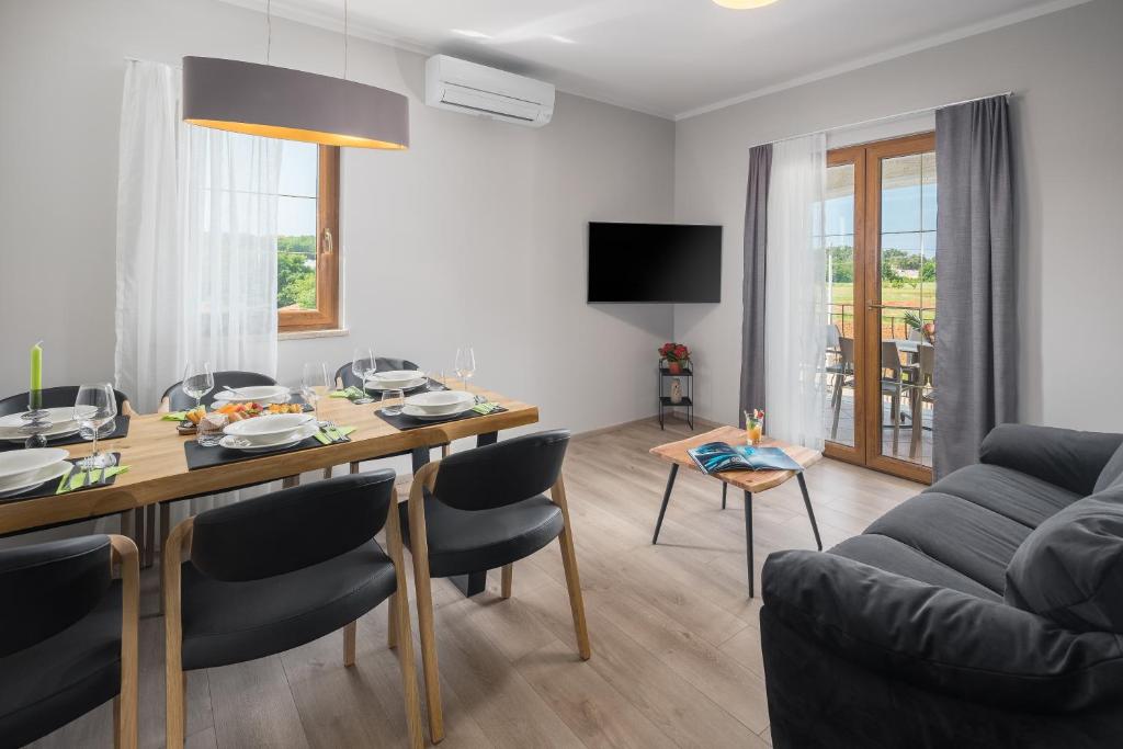 Villa Alena - Two-Bedroom Apartment With Pool View