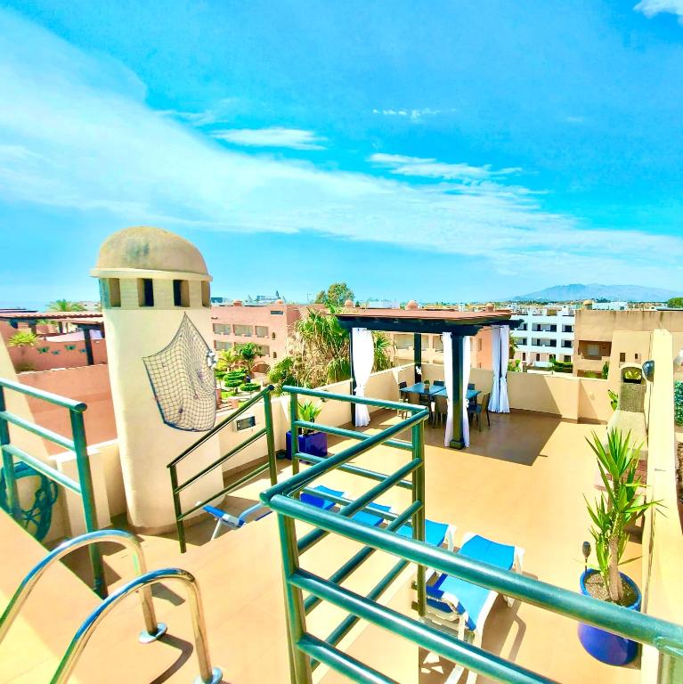 Balkón nebo terasa v ubytování Atico Duplex PARAISO VERA Playa PISCINA PRIVADA