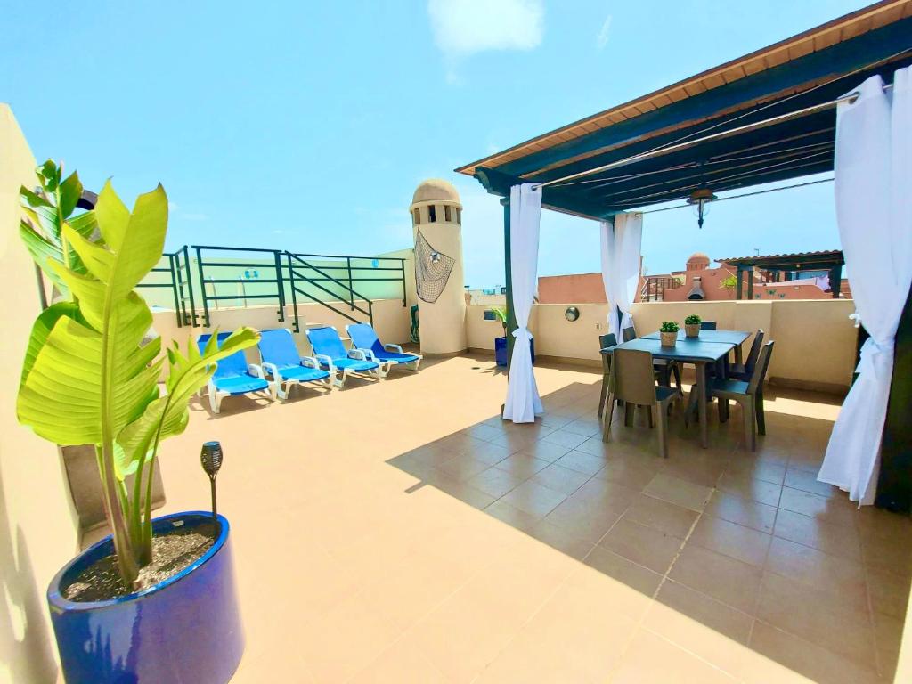 Balkón nebo terasa v ubytování Atico Duplex PARAISO VERA Playa PISCINA PRIVADA