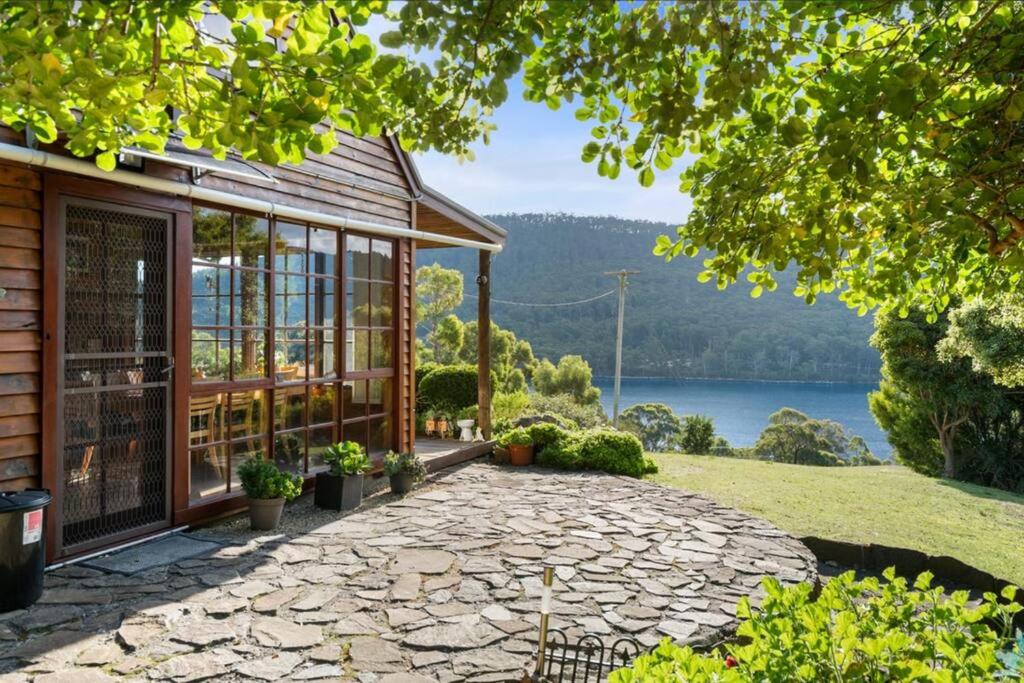 Exclusive Cottage Views, Gardens, & Fireplaces, Eaglehawk Neck