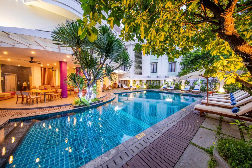 an image of a swimming pool at a hotel at ÊMM Hotel Hue in Hue