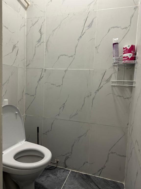 Koupelna v ubytování Tunduk Hostel