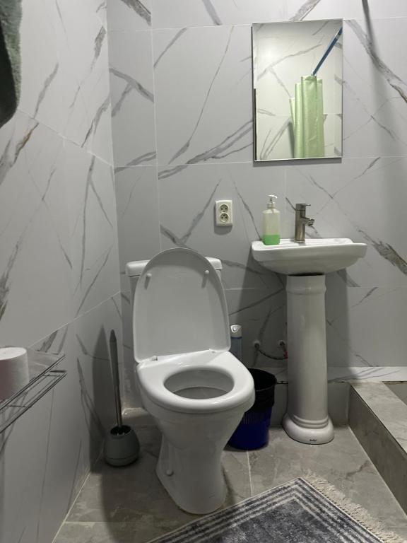 Koupelna v ubytování Tunduk Hostel