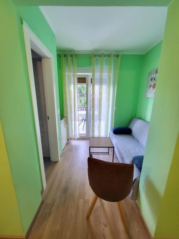 House Vali - Sala De Reina Con Balcón