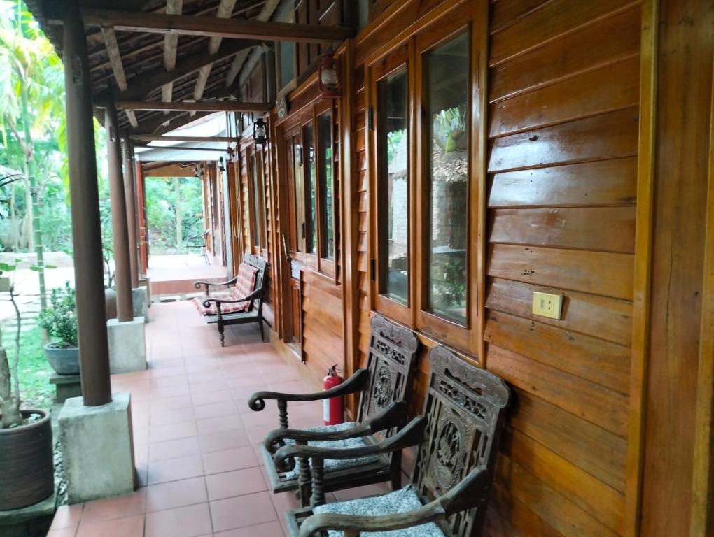 Highway 20 Homestay - Family Room With Garden View