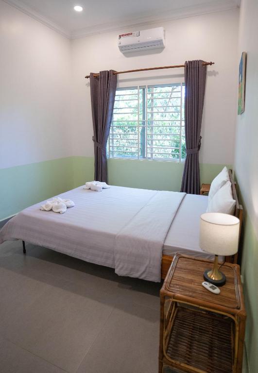 Postel nebo postele na pokoji v ubytování Sanssouci Kep