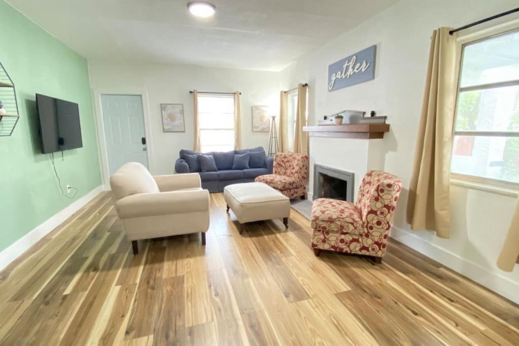 Heart of Miami sleeps 10 near Little Havana Beaches, Miami (updated