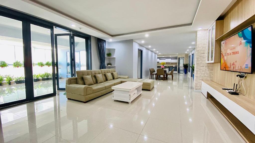 Villa hồ bơi nằm trên đường Hạ Long