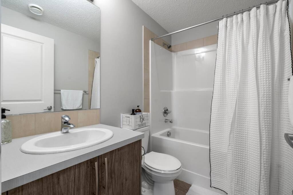 Modern Basement Gem: 2 BR Retreat photo