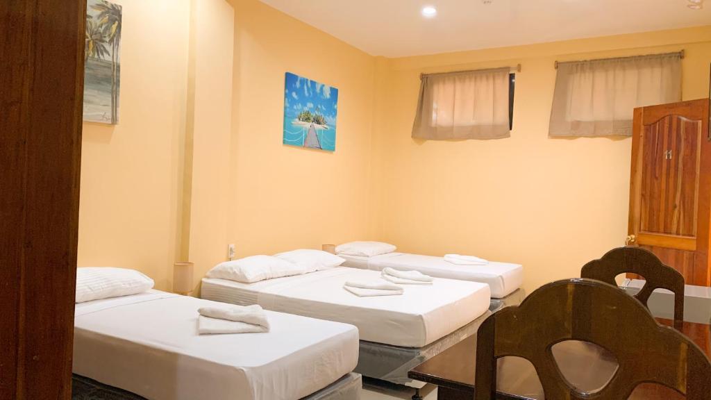 Postel nebo postele na pokoji v ubytování Mabini Hotel