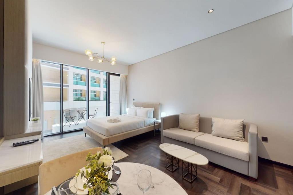 O Ten, Al Jaddaf – Locations