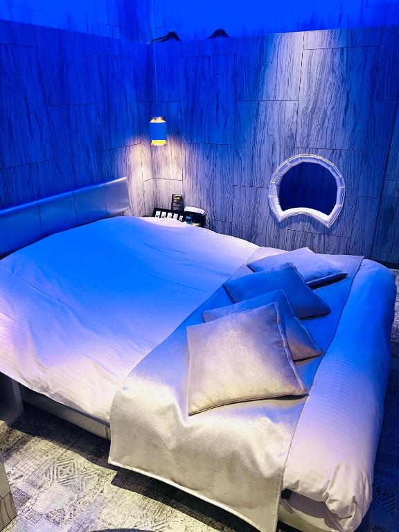 Postel nebo postele na pokoji v ubytování Asokono Hotel